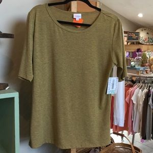 BNWT Lularoe Gigi Top